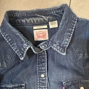 Levi’s denim pearl snap retro style long sleeve medium mens tailored shirt.
